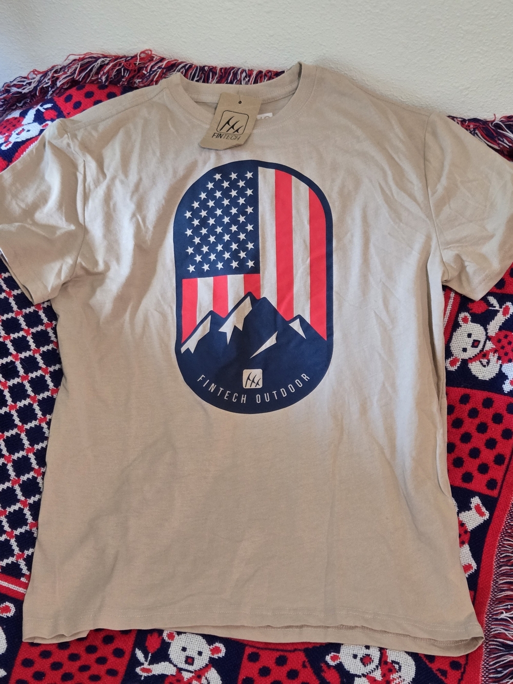Fintech Outdoor Men's Graphic Tee - American Flag Mountain - Sand/Beige